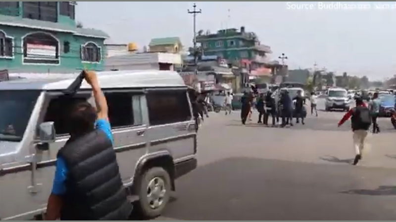 केपी ओलीलाई गृहजिल्लामा कालो झण्डा